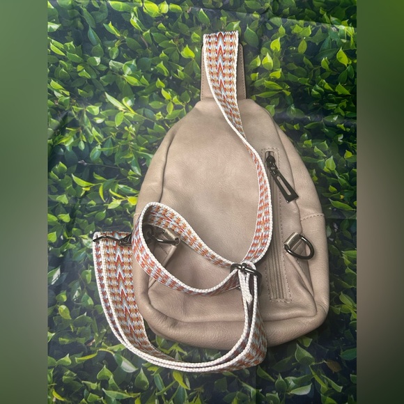 Stylish Cream Crossbody Bag with Patterned Strap - Picture 2 of 5